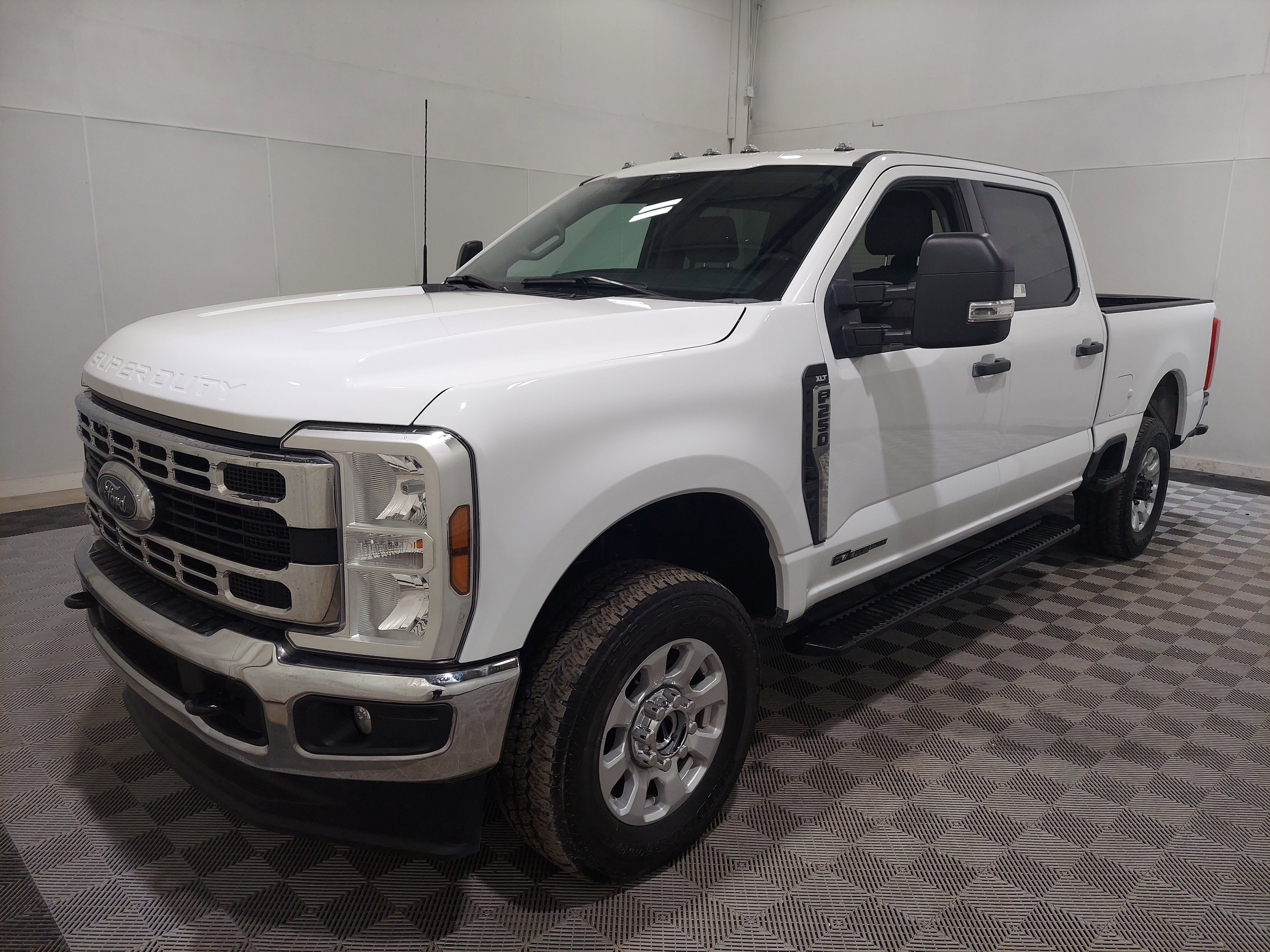 Used 2024 Ford F250 XLT AWD/4WD image 1