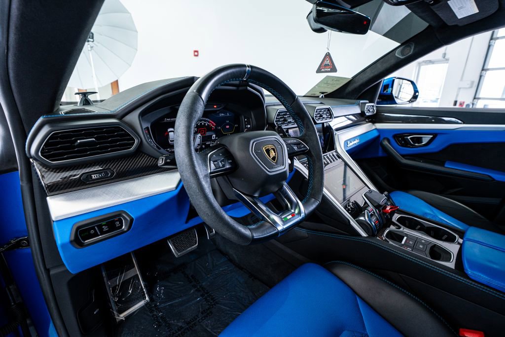 Used 2020 Lamborghini Urus image 38