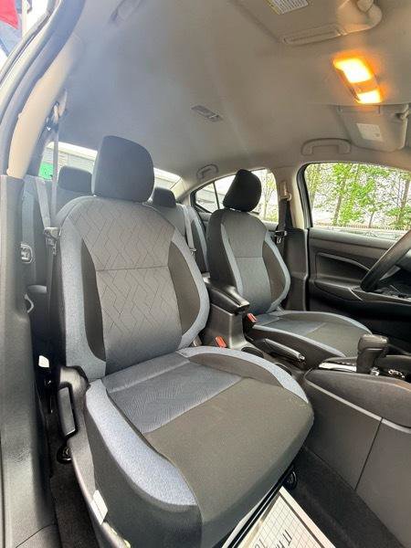 Used 2025 Nissan Versa SV FWD image 10