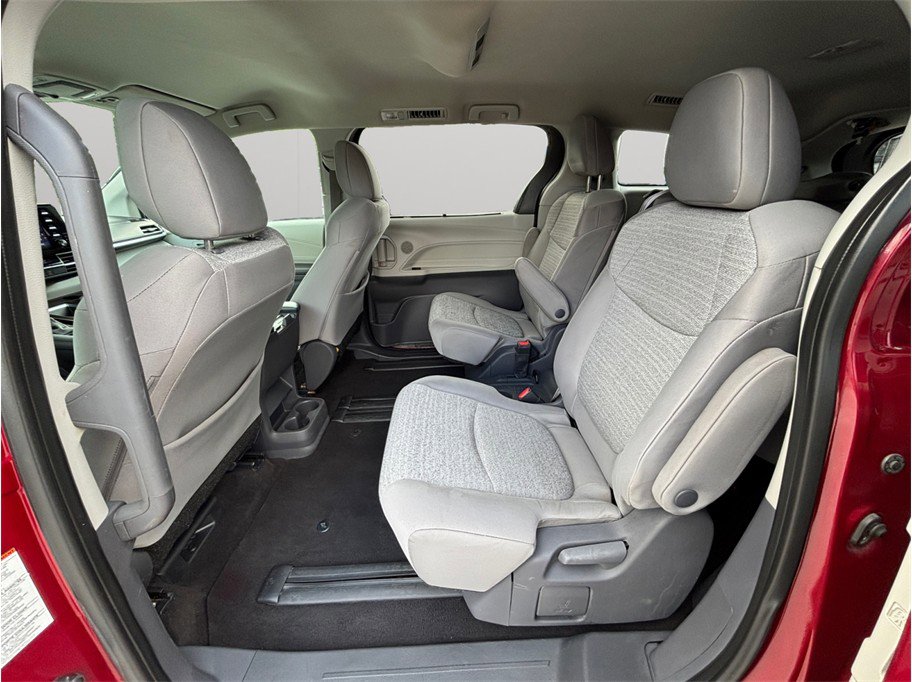 Used 2021 Toyota Sienna LE FWD image 31