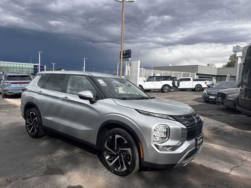 Used 2023 Mitsubishi Outlander SE