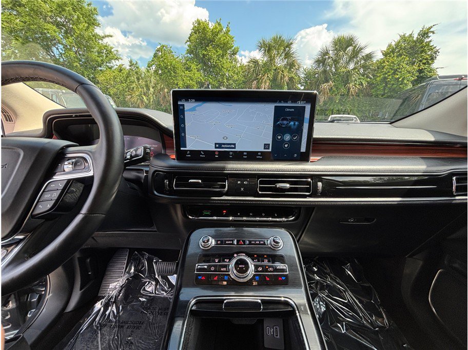 Used 2021 Lincoln Nautilus Reserve image 11