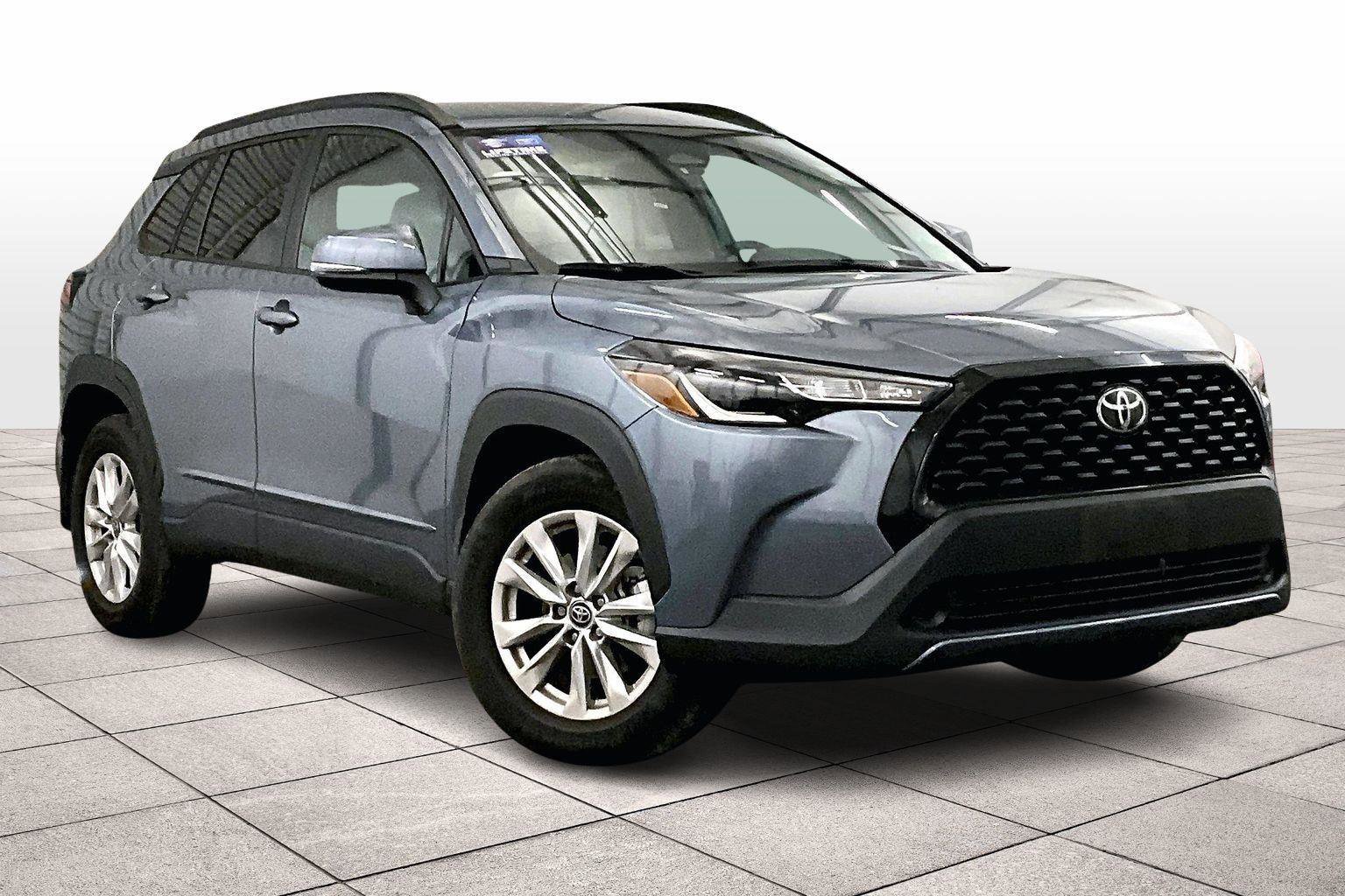 Used 2023 Toyota Corolla Cross LE image 2