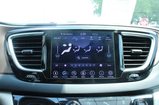 Used 2018 Chrysler Pacifica Touring-L Plus w/ Tire & Wheel Group FWD image 21
