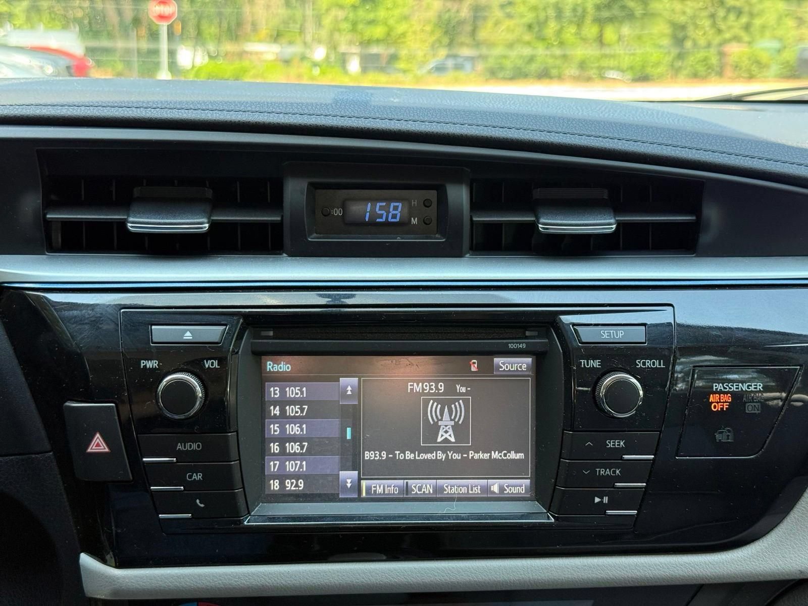 Used 2014 Toyota Corolla LE FWD image 29