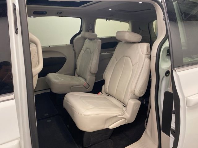Used 2018 Chrysler Pacifica Touring-L Plus w/ Advanced Safetytec Group image 21