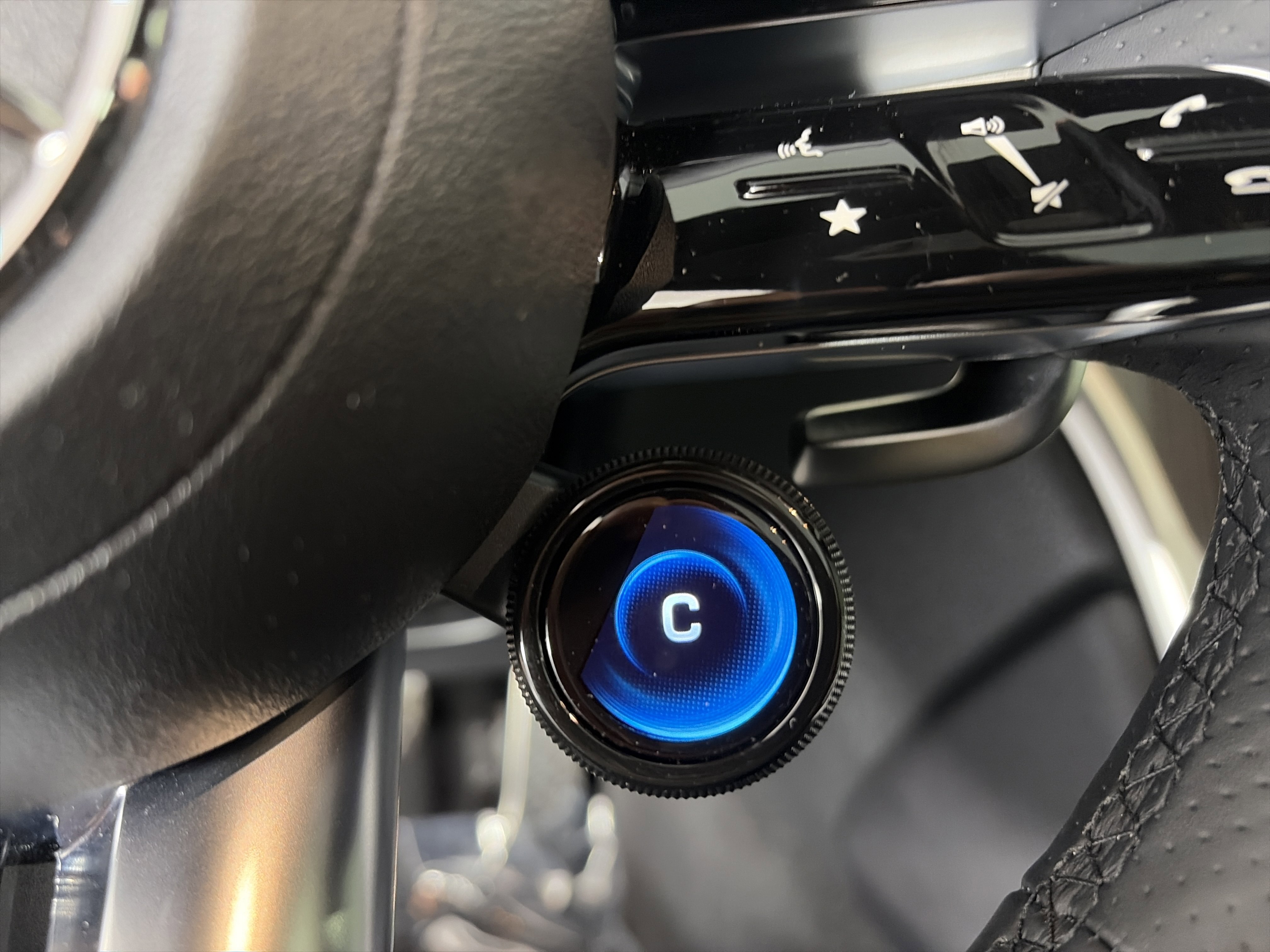 Certified 2025 Mercedes-Benz GLC 43 AMG 4MATIC image 38