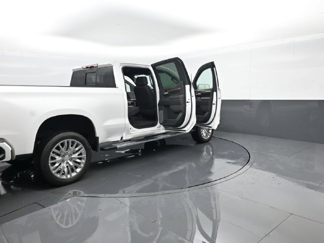 Used 2025 Chevrolet Silverado 1500 High Country w/ High Country Premium Package AWD/4WD image 33