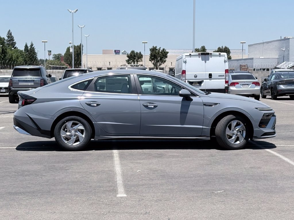 New 2026 Hyundai Sonata SE FWD image 3