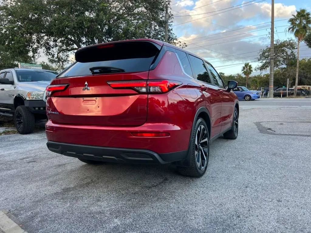 Used 2022 Mitsubishi Outlander ES image 3