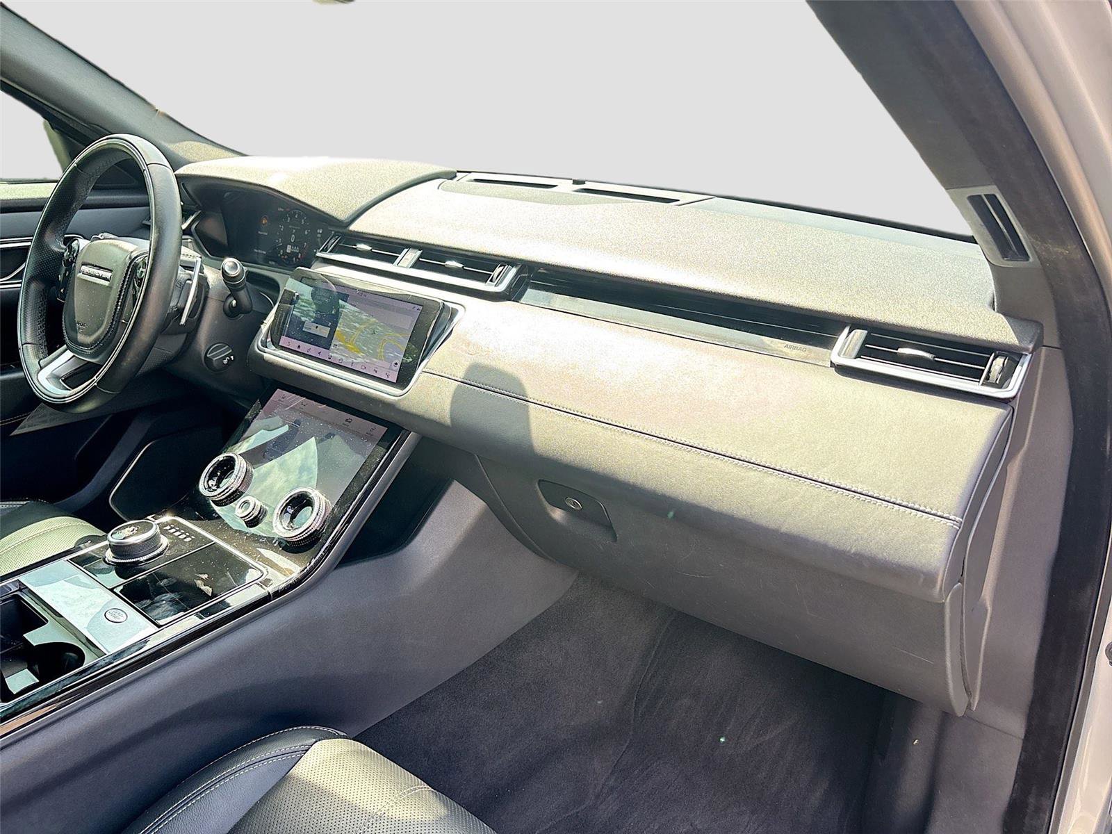 Used 2019 Land Rover Range Rover Velar R-Dynamic SE AWD/4WD image 30