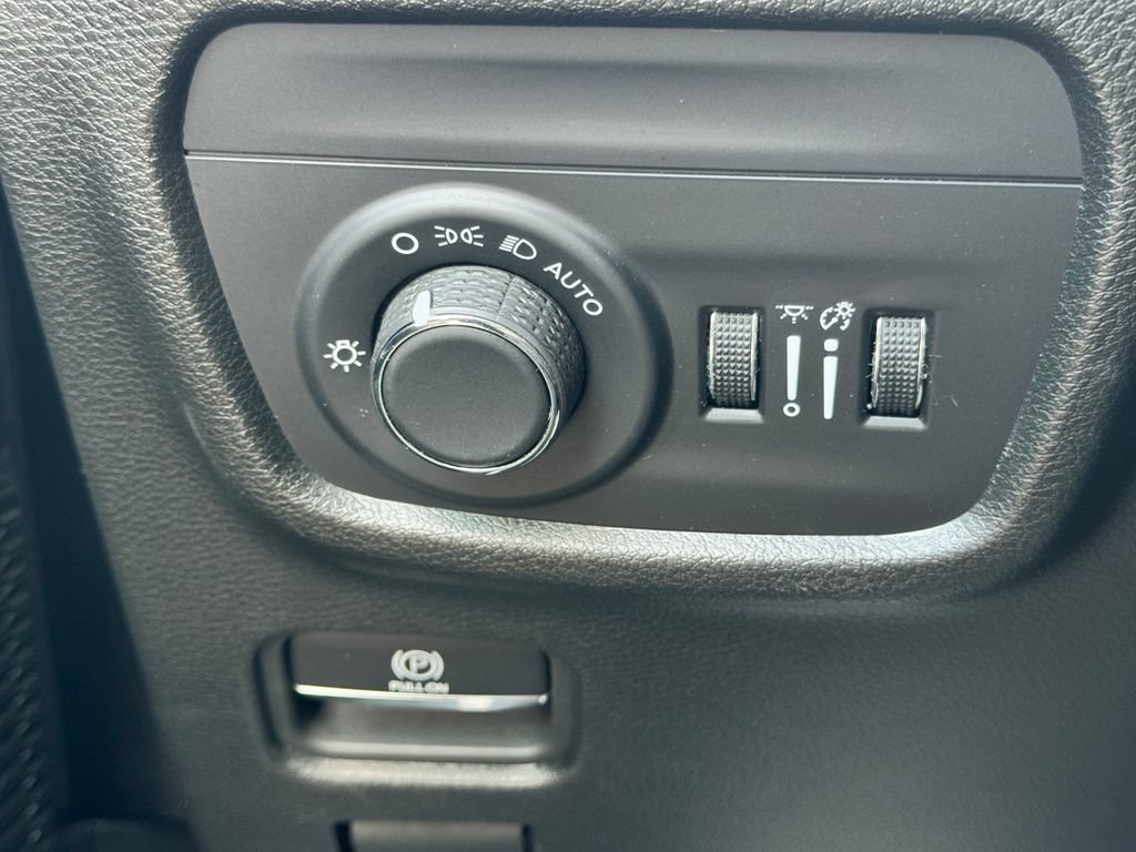 Used 2023 Jeep Grand Cherokee L Laredo AWD/4WD image 32