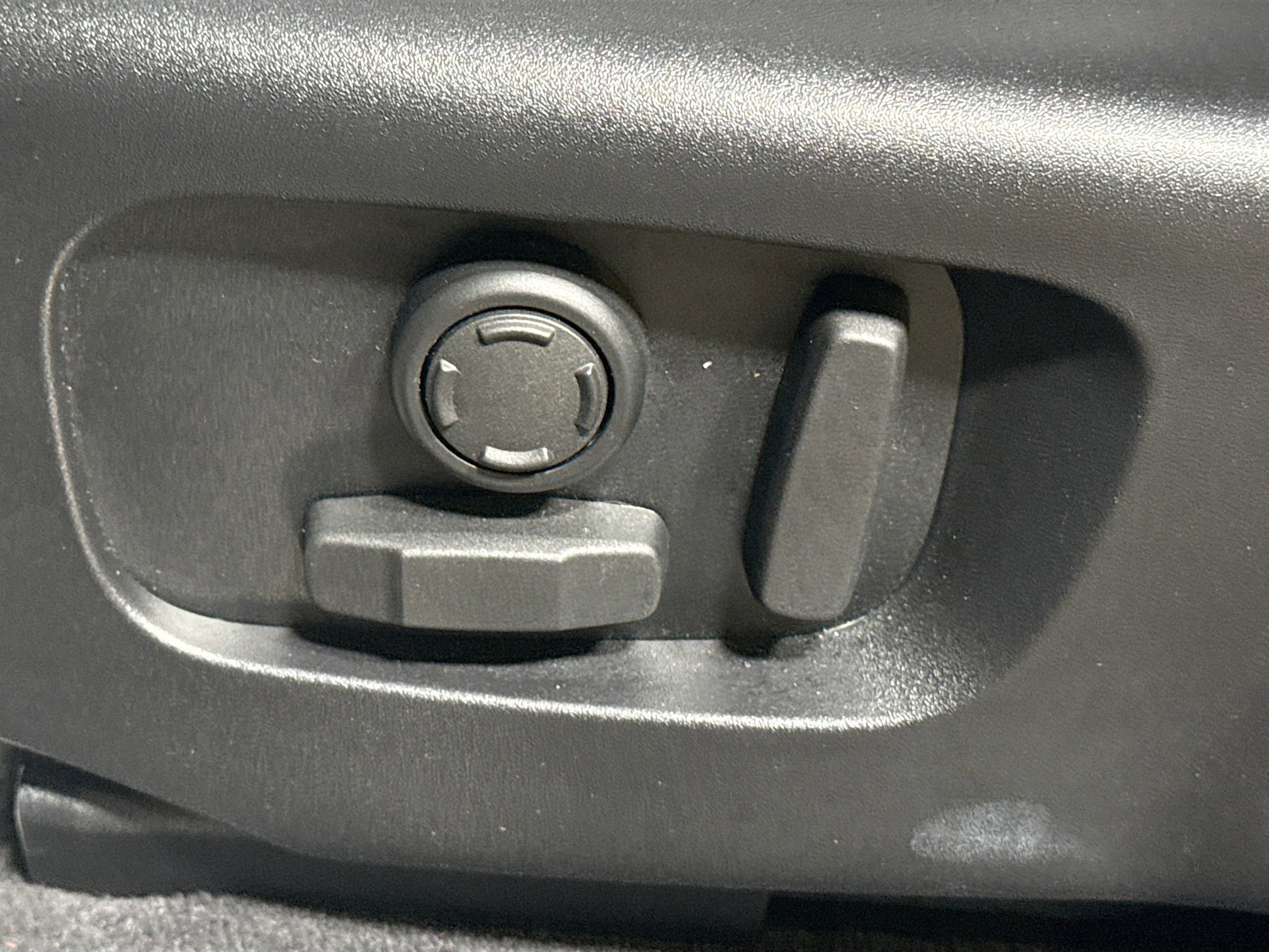 Certified 2026 Land Rover Range Rover Velar Dynamic SE AWD/4WD image 25