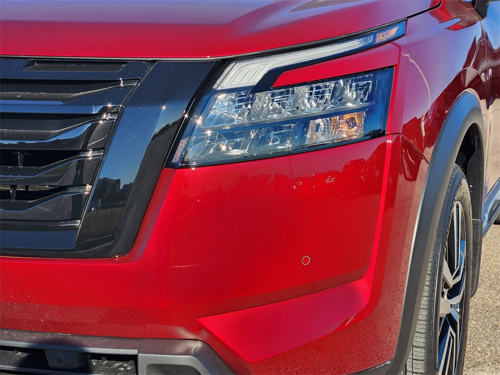 New 2025 Nissan Pathfinder Platinum w/ Black Appearance Package image 5