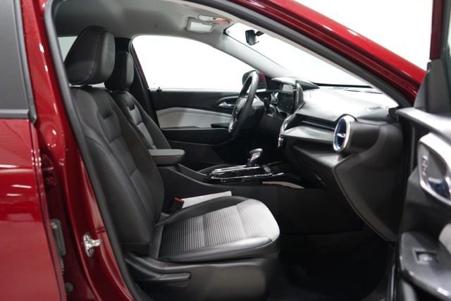 Used 2025 Chevrolet Trax LT image 36