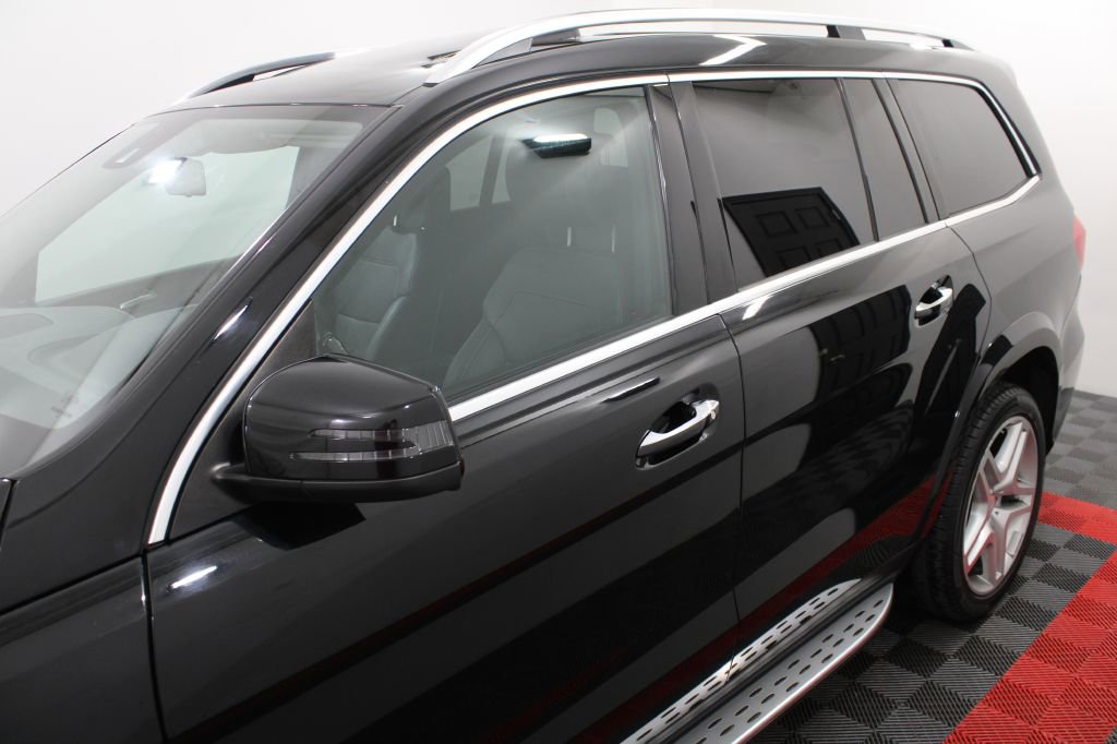 Used 2015 Mercedes-Benz GL 550 4MATIC image 9