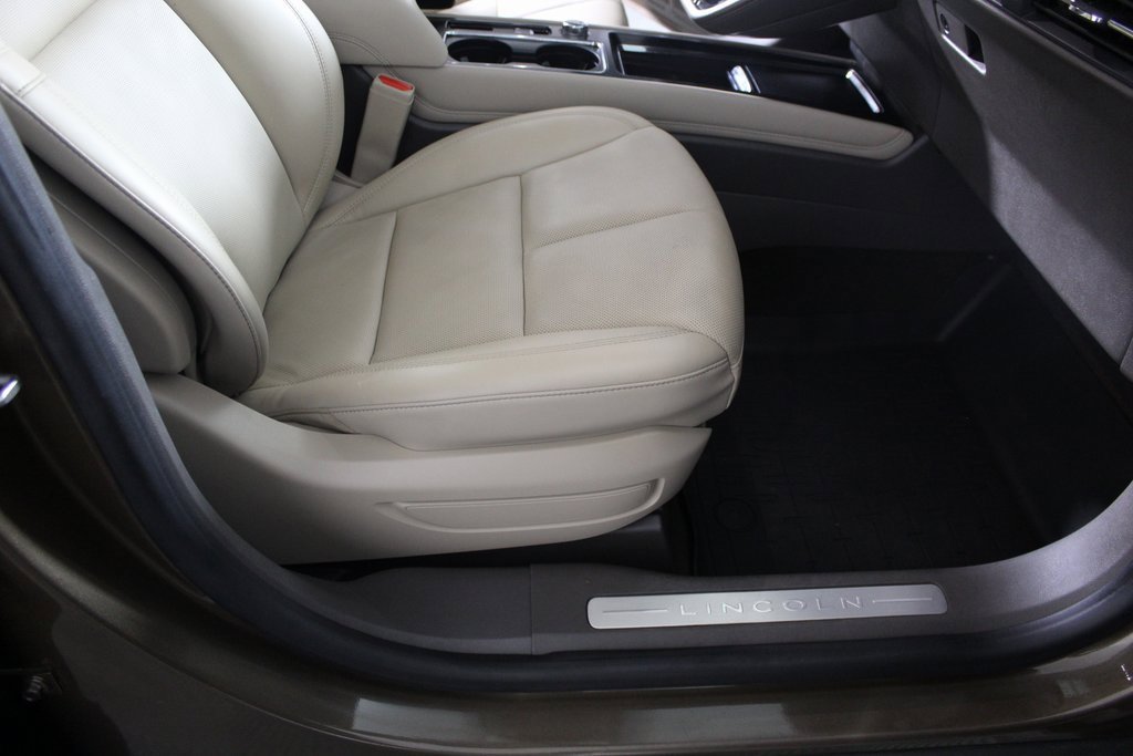 Used 2022 Lincoln Corsair Reserve image 11