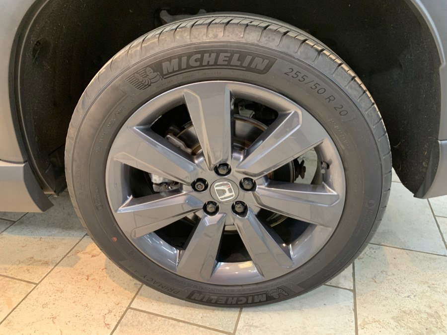Used 2025 Honda Pilot Sport image 11