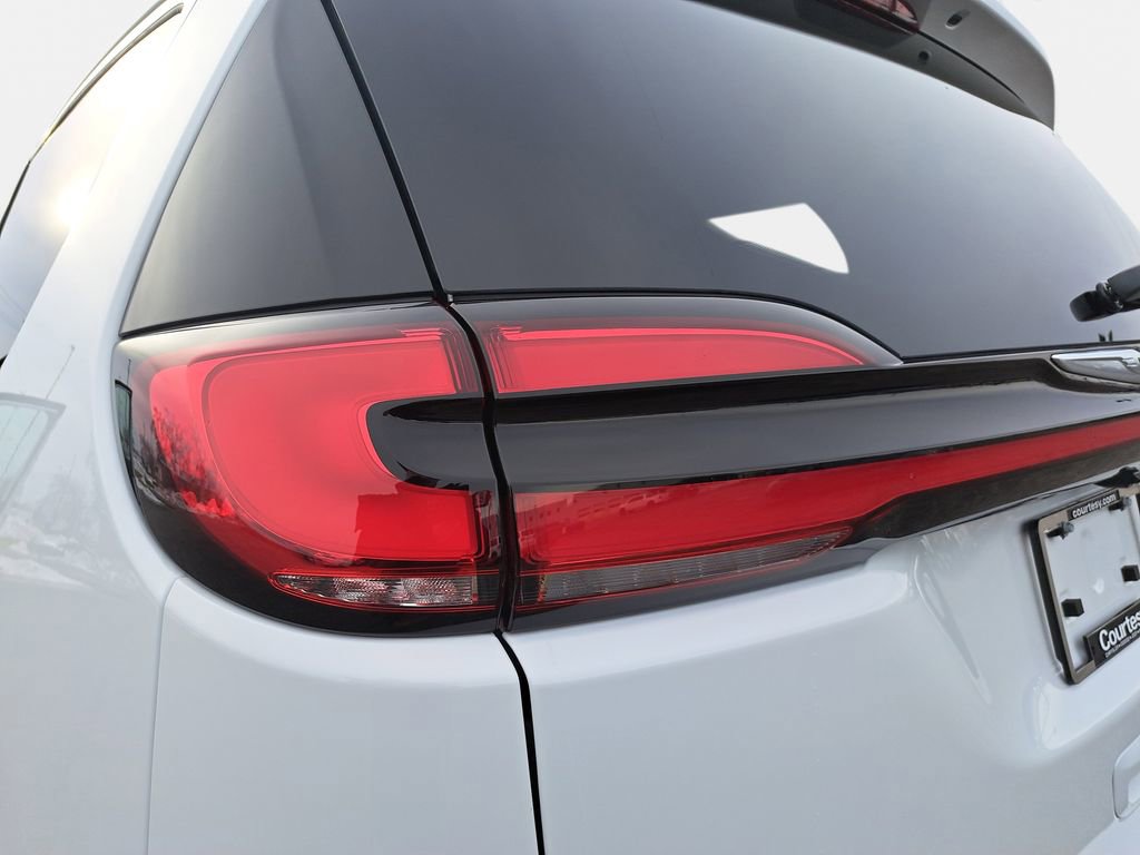 New 2026 Chrysler Pacifica Select AWD/4WD image 35