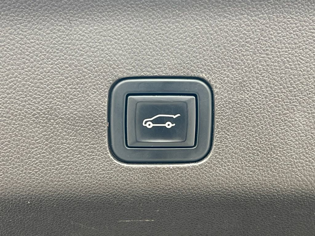 Used 2021 Cadillac Escalade Premium Luxury w/ Driver Assist Tech Package image 39