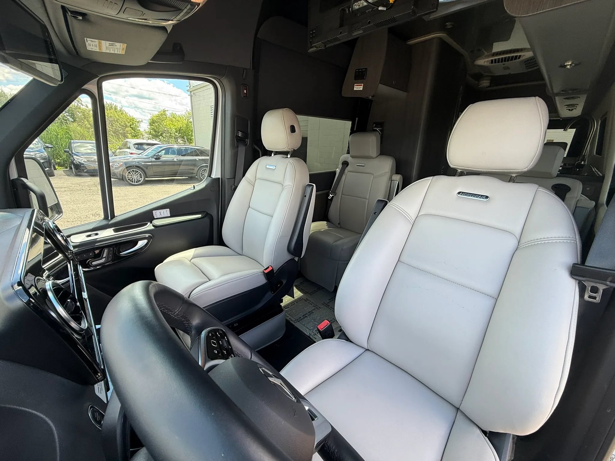 Used 2022 Mercedes-Benz Sprinter 3500 w/ Parking Package image 17