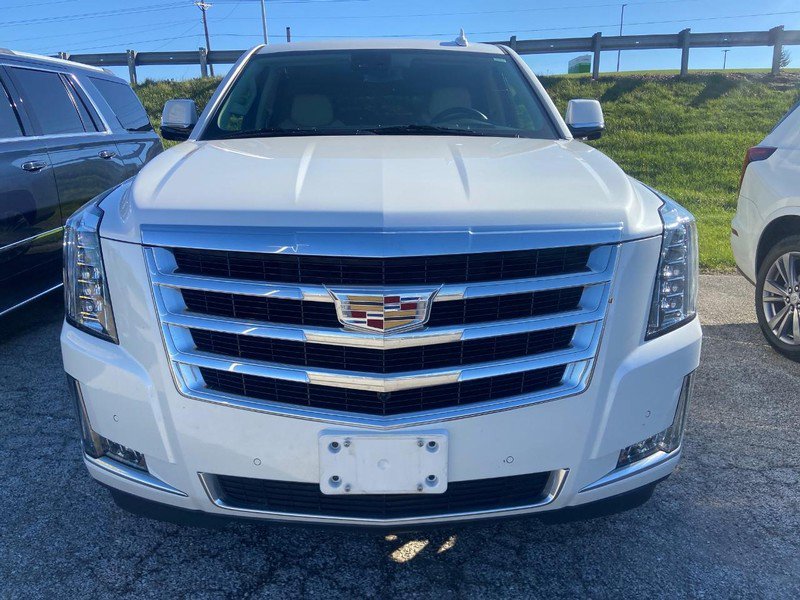 Used 2020 Cadillac Escalade Luxury image 2