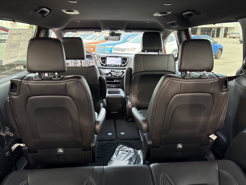New 2026 Chrysler Voyager LX image 29