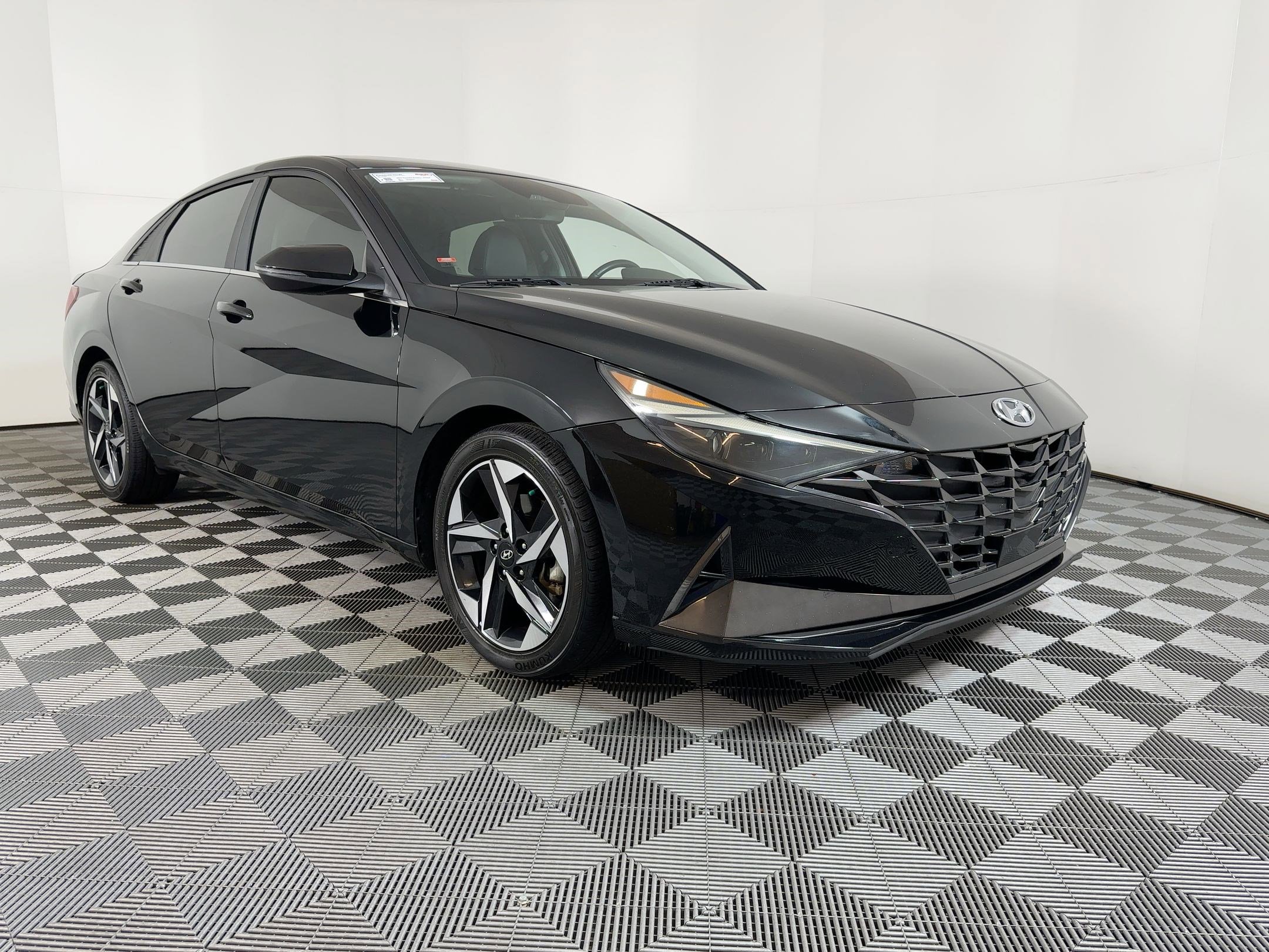 Used 2023 Hyundai Elantra Limited image 18