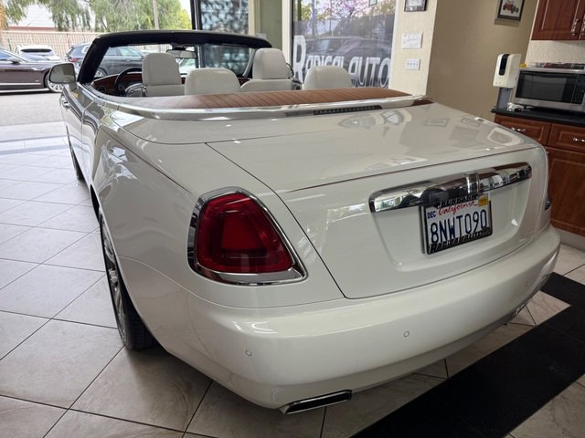 Used 2016 Rolls-Royce Dawn RWD image 20