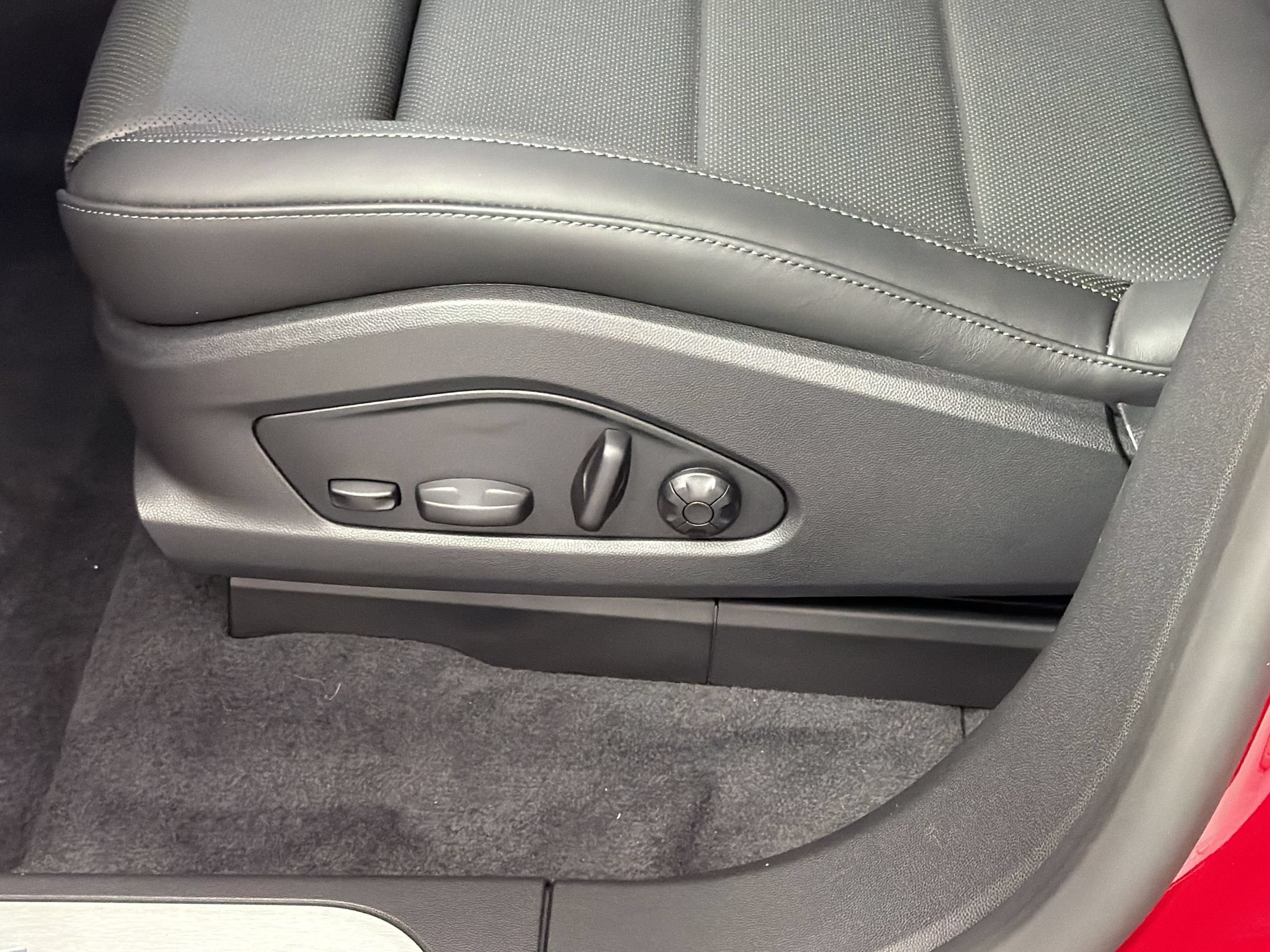 New 2026 Porsche Macan Electric RWD image 15