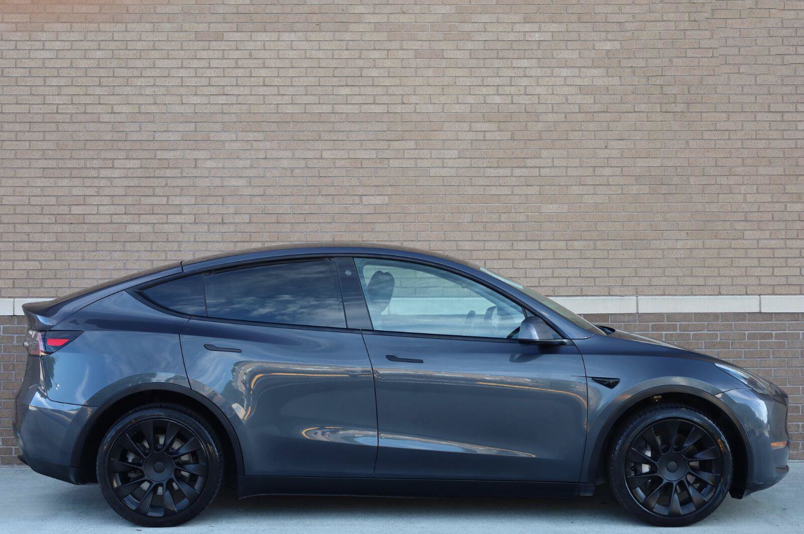 Used 2022 Tesla Model Y Long Range AWD/4WD image 2