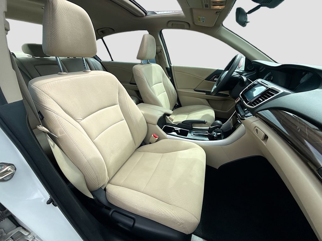Used 2017 Honda Accord EX image 31