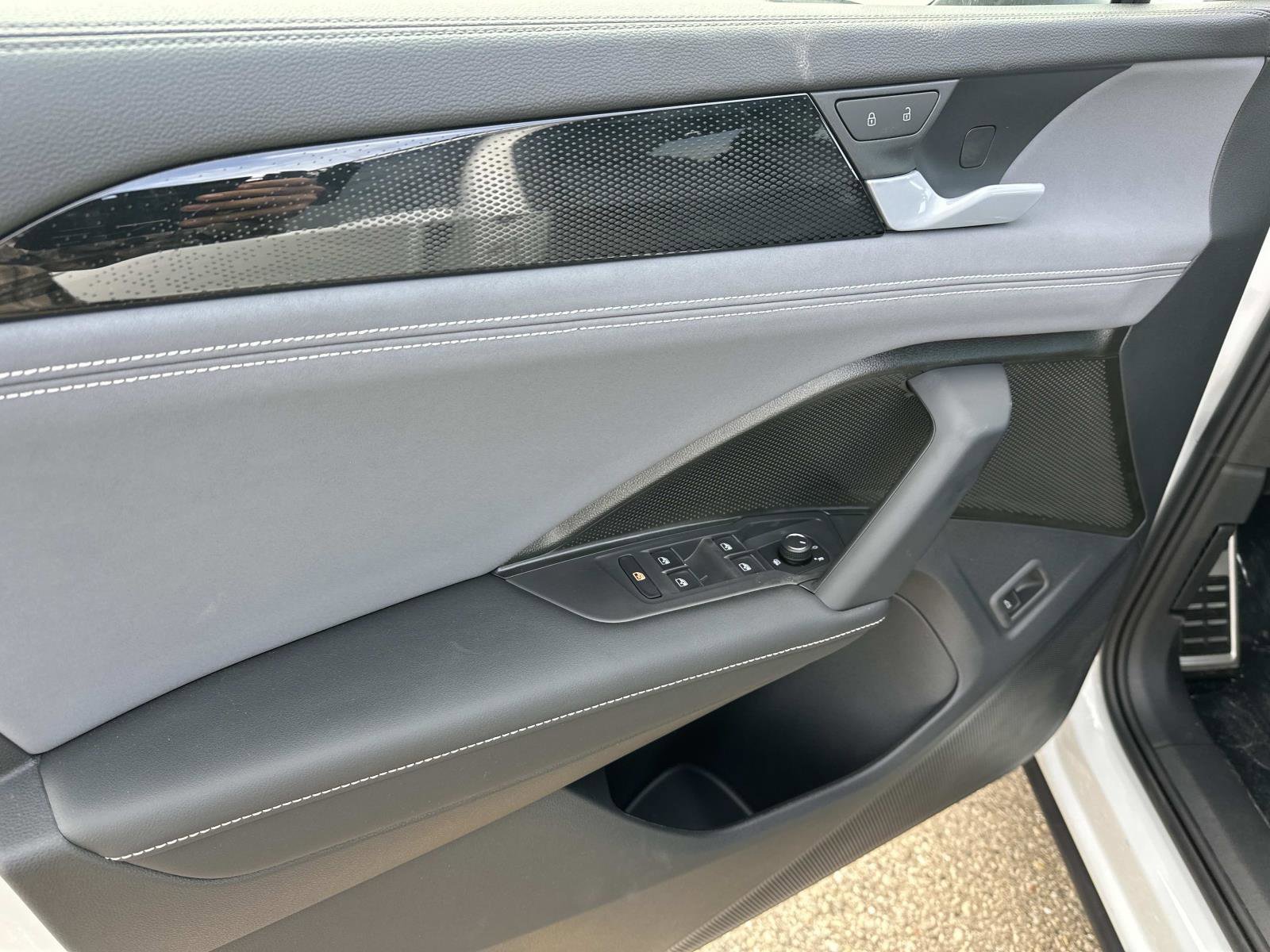 New 2026 Volkswagen Tiguan SE R-Line image 16