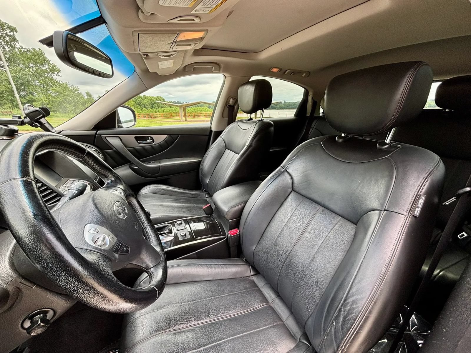 Used 2017 INFINITI QX70 AWD w/ Premium Package image 12