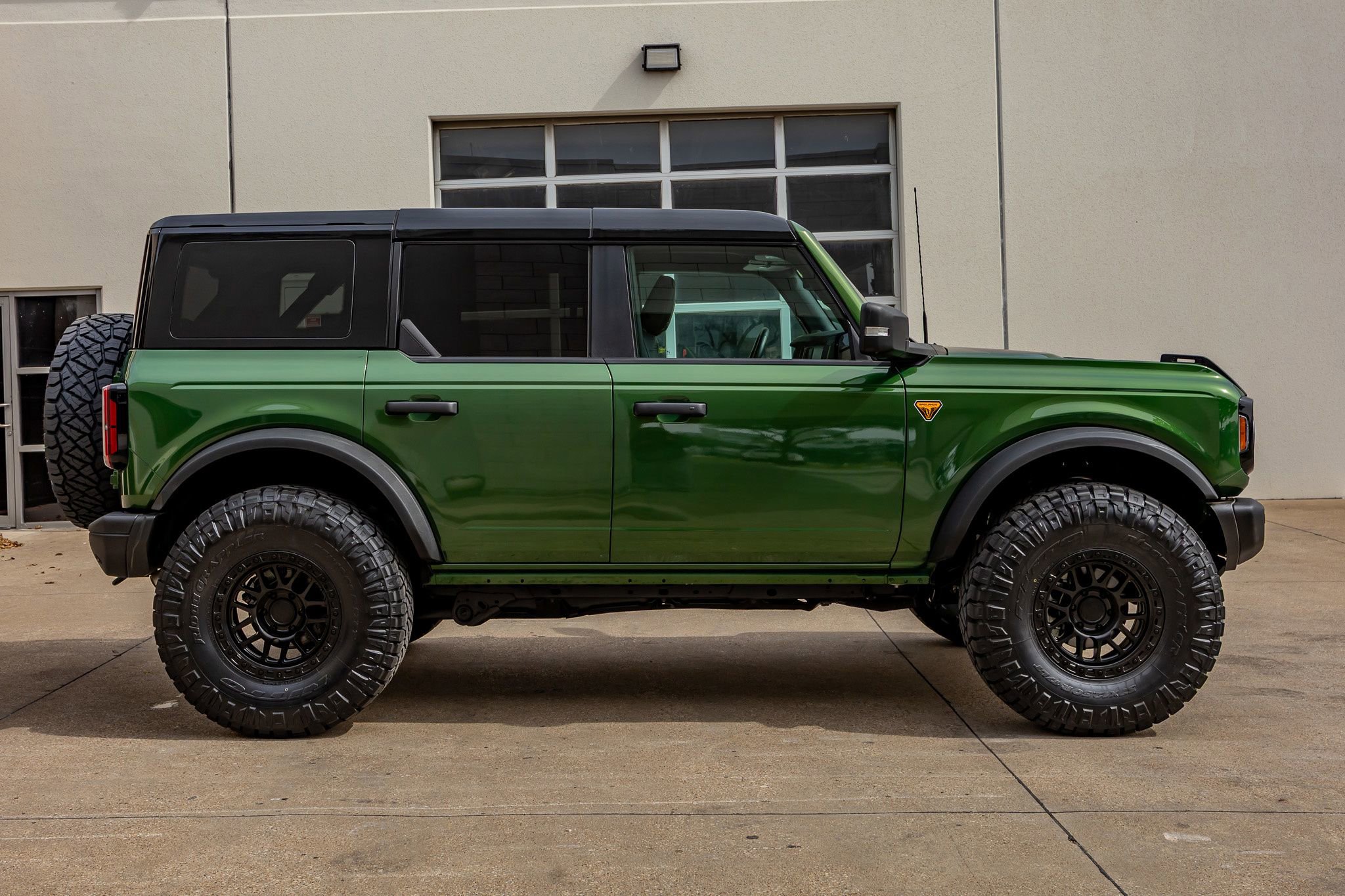 Used 2025 Ford Bronco Badlands AWD/4WD image 11