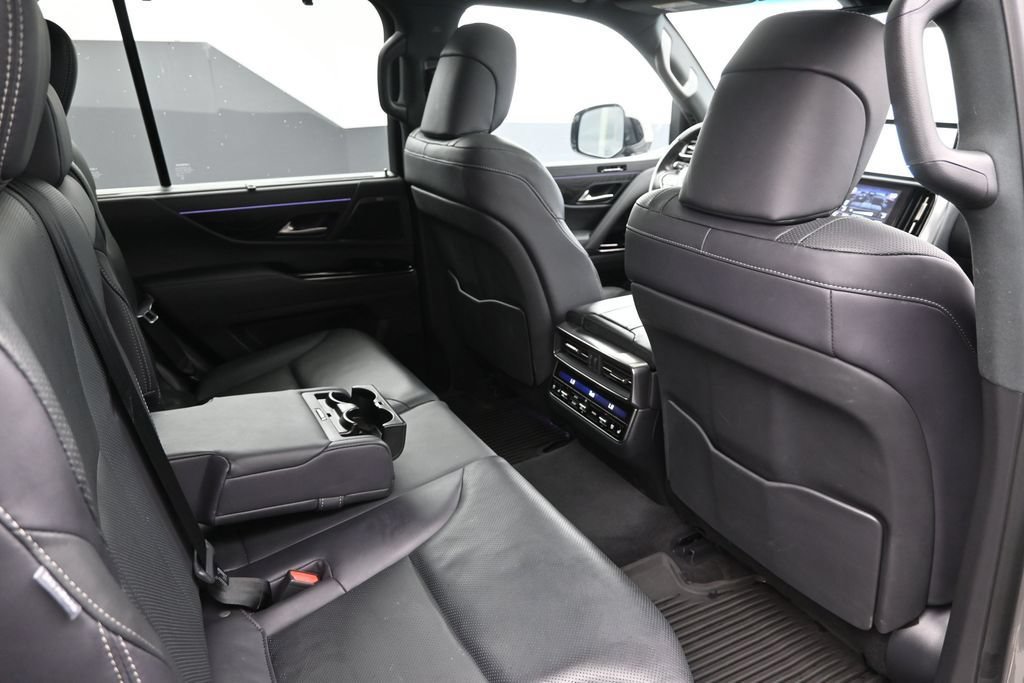 Used 2023 Lexus LX 600 4WD w/ Luxury Package image 14