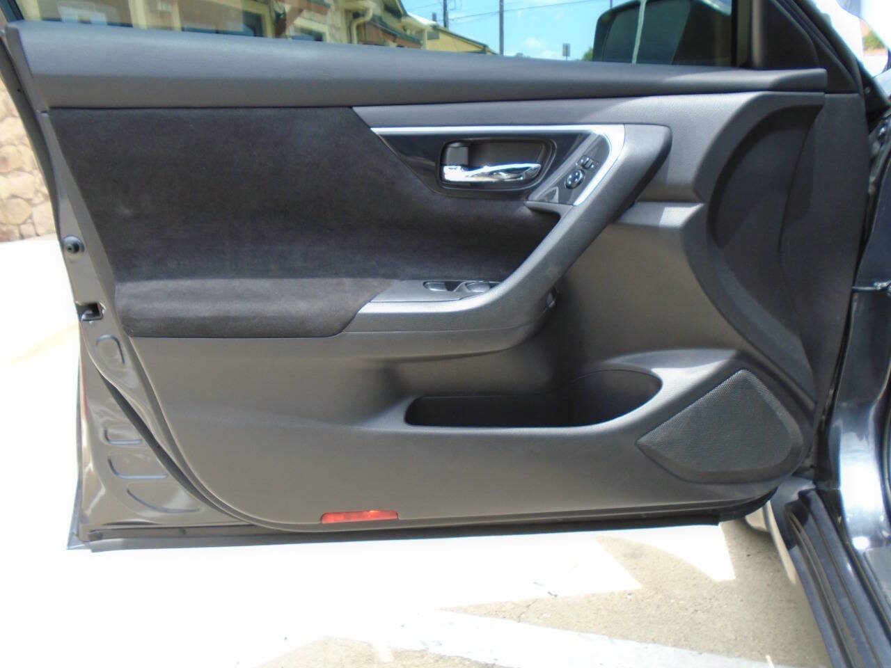 Used 2013 Nissan Altima 2.5 SV FWD image 25