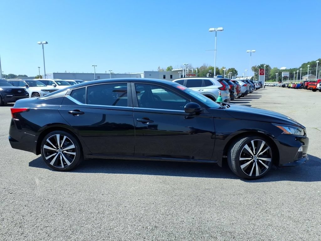 Certified 2022 Nissan Altima 2.5 SR FWD image 2