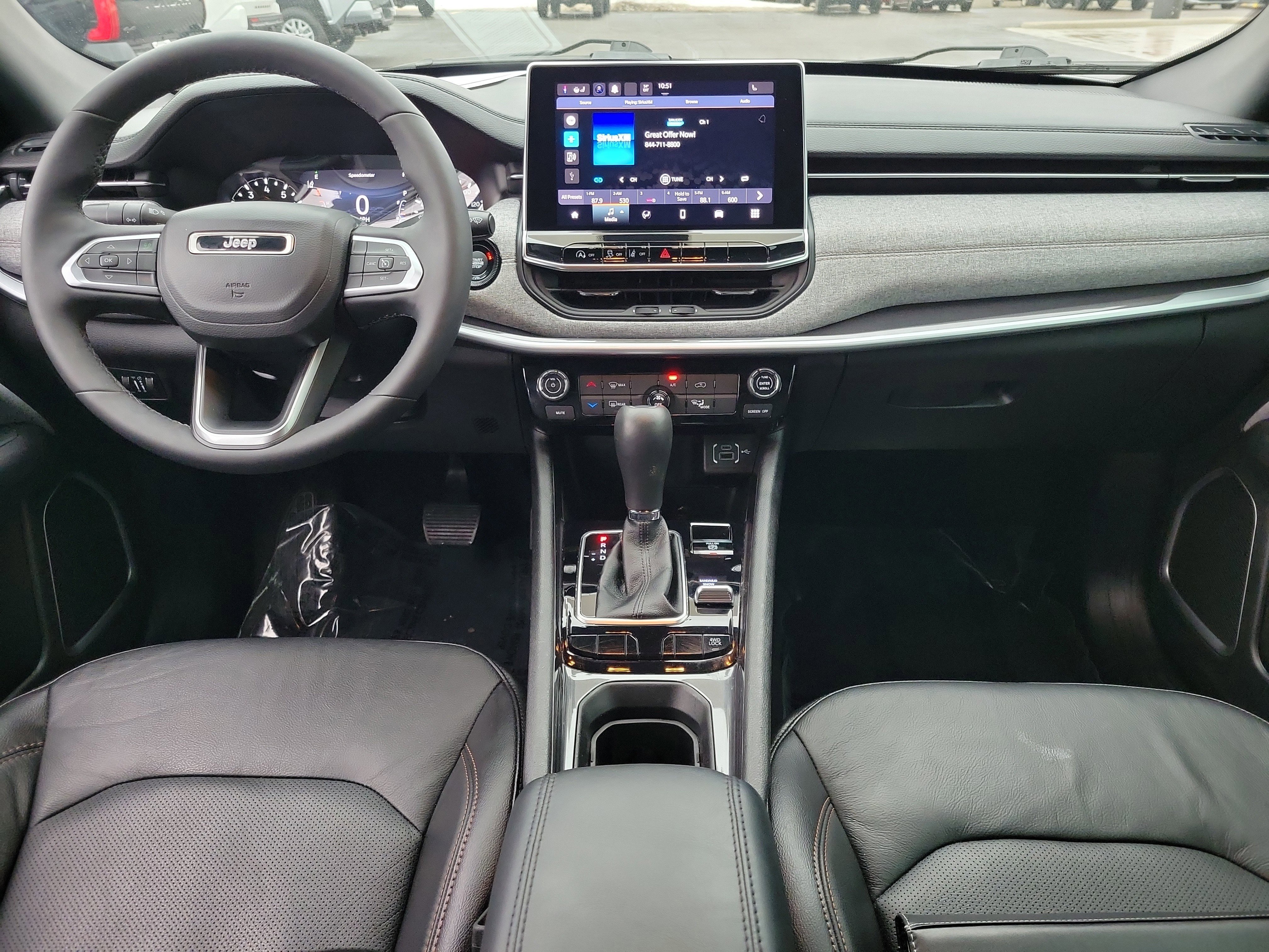 Used 2023 Jeep Compass Latitude image 9