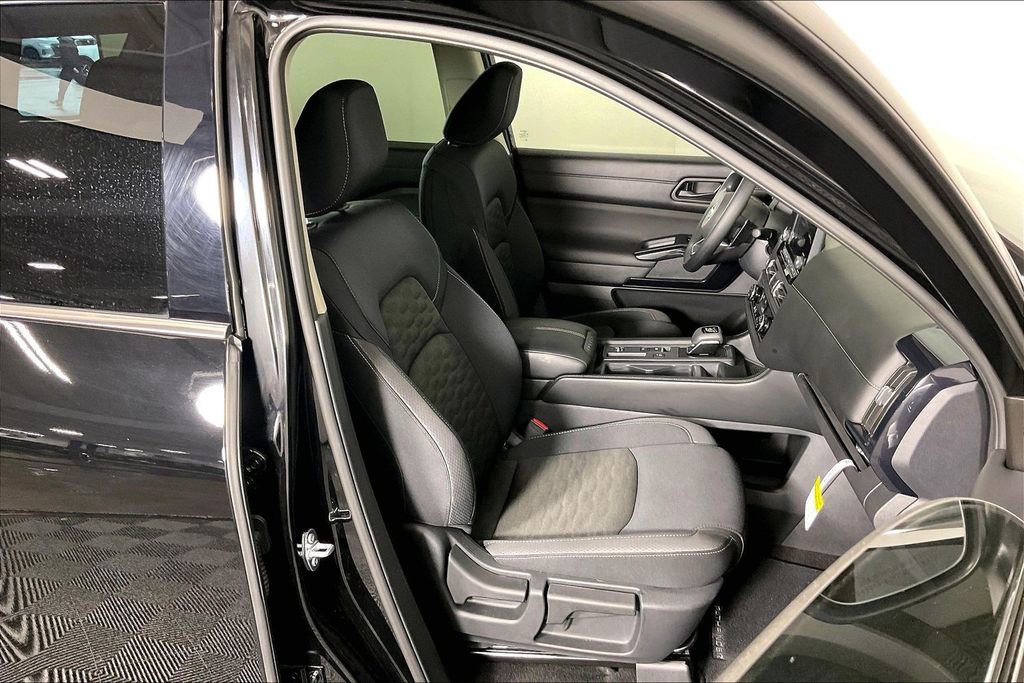 Certified 2025 Nissan Pathfinder S image 10