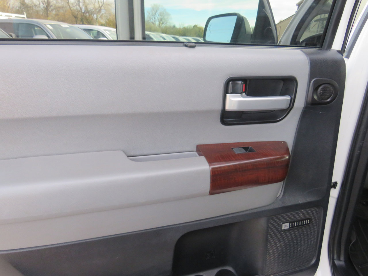 Used 2015 Toyota Sequoia Platinum image 30