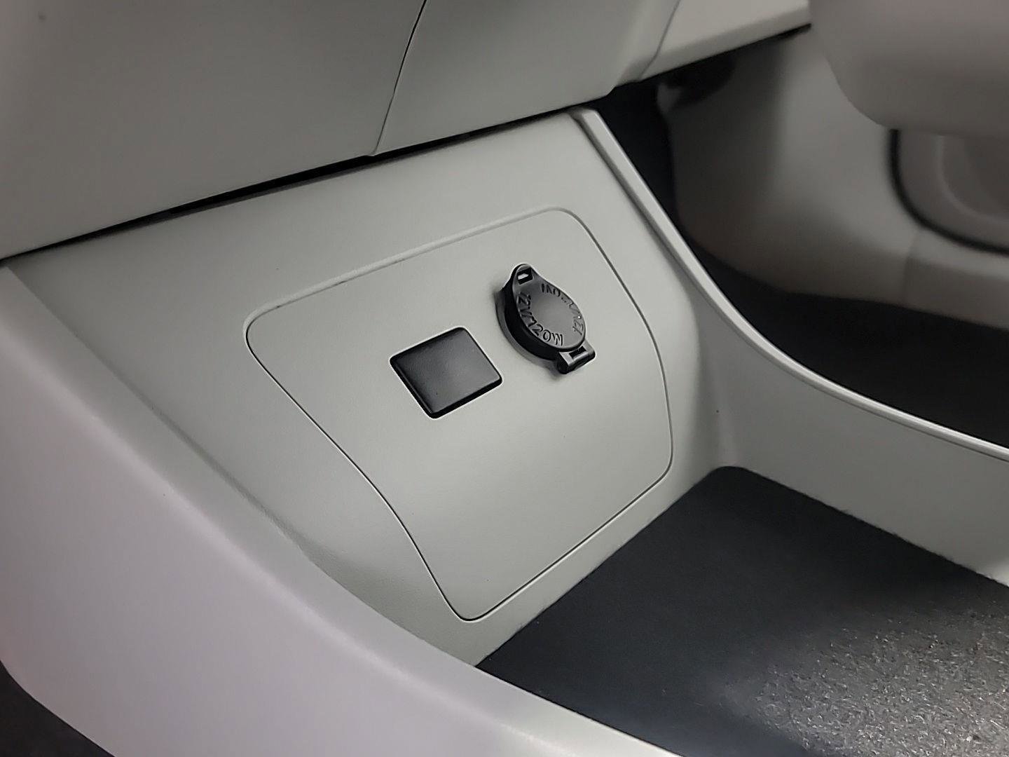 Used 2013 Toyota Prius Three image 31