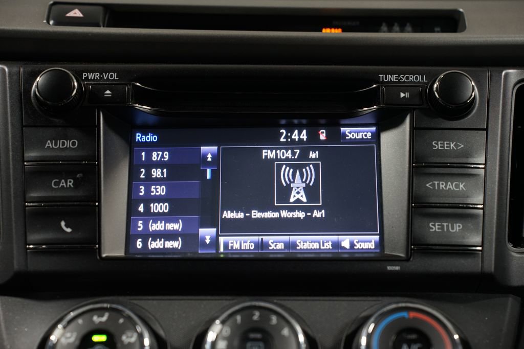 Used 2018 Toyota RAV4 LE FWD image 17