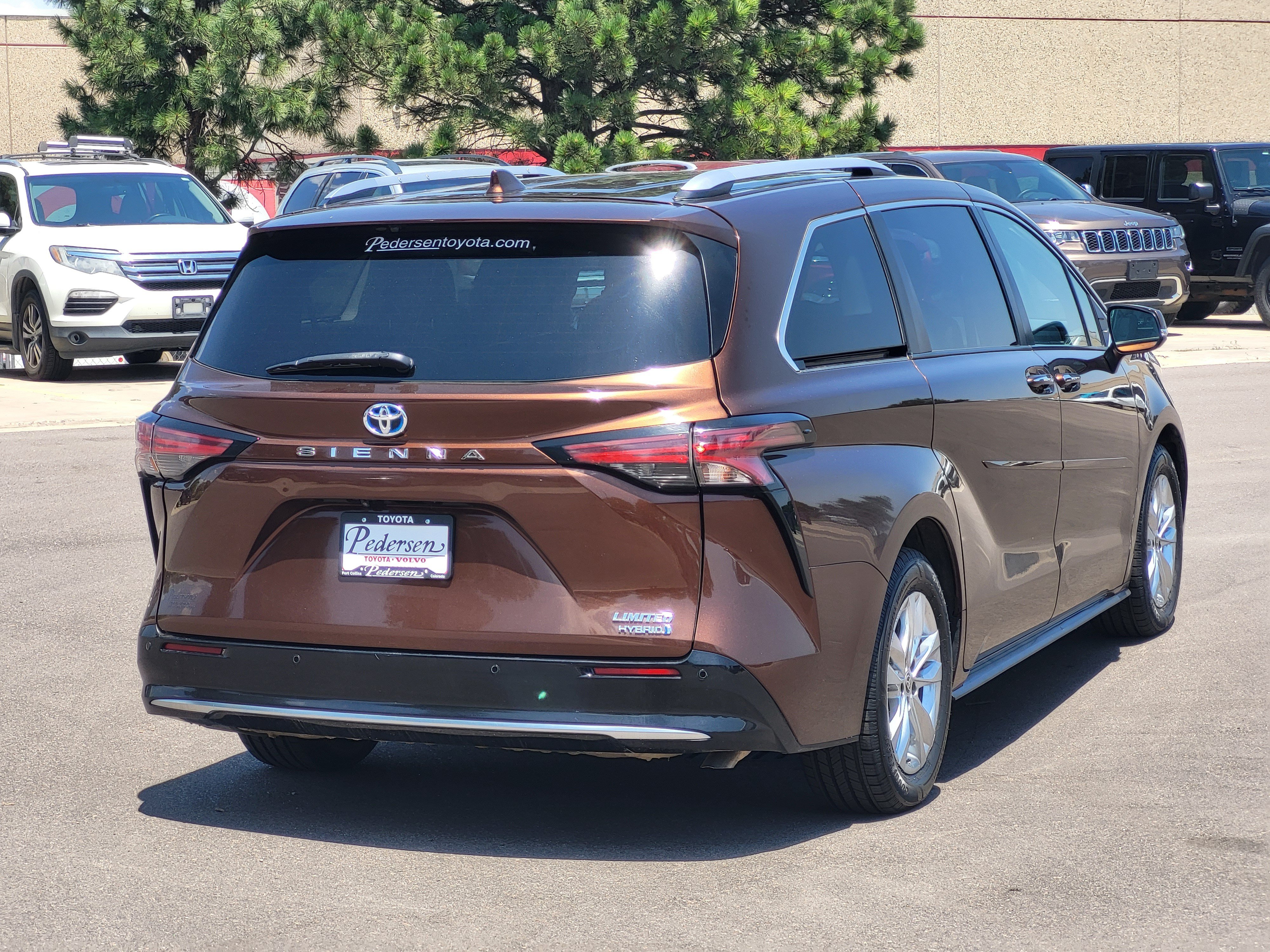 Certified 2021 Toyota Sienna Limited FWD image 2