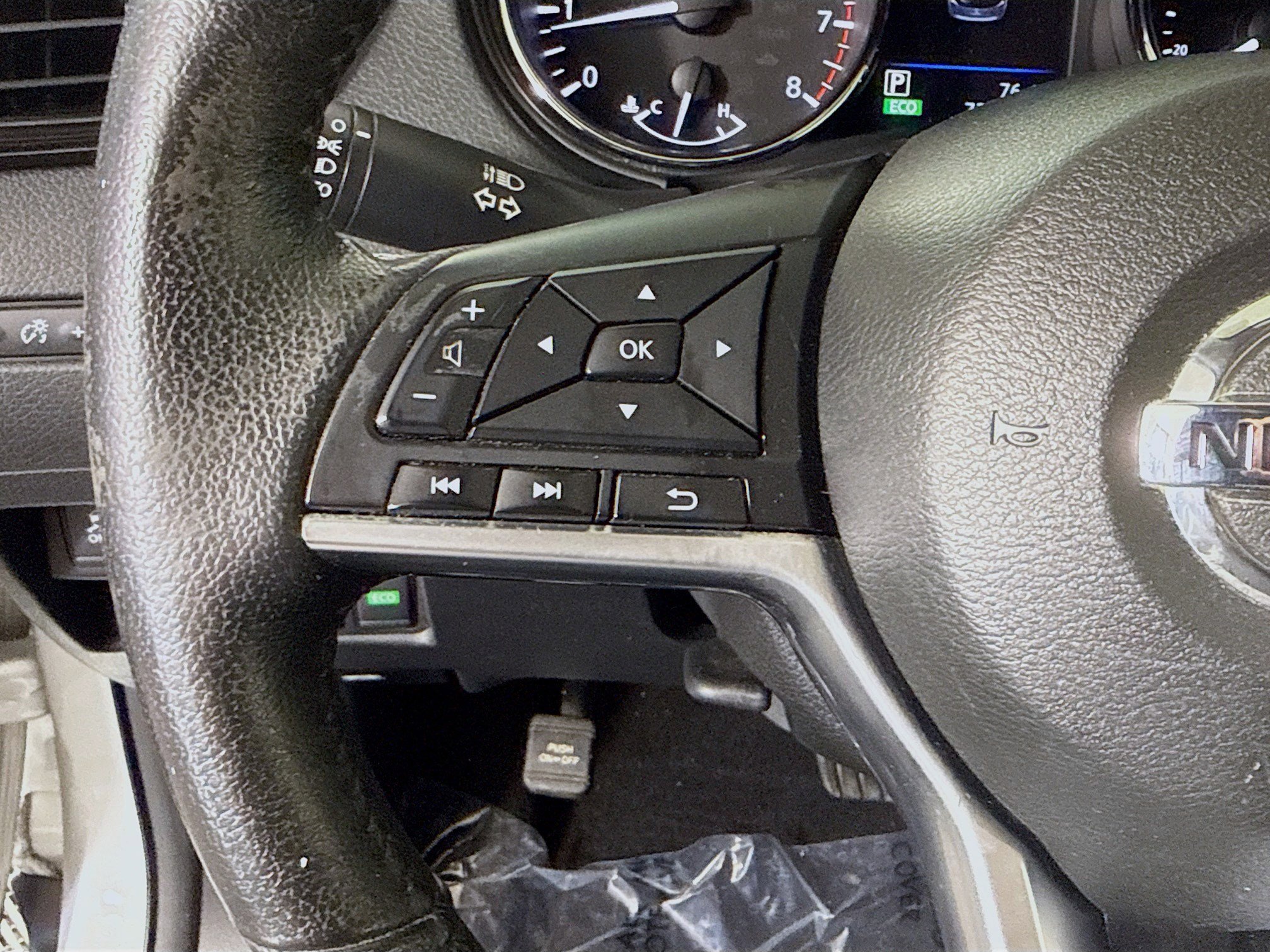 Used 2019 Nissan Rogue SV image 14