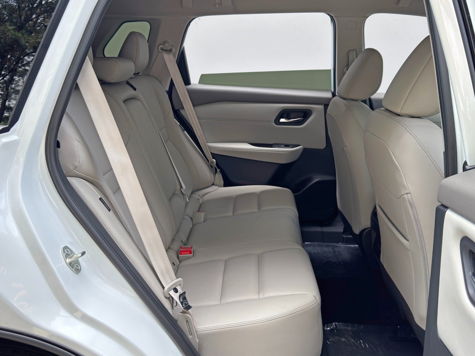Used 2025 Nissan Rogue SL FWD image 36