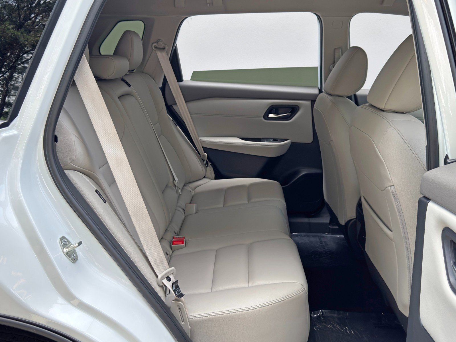 Used 2025 Nissan Rogue SL FWD image 36