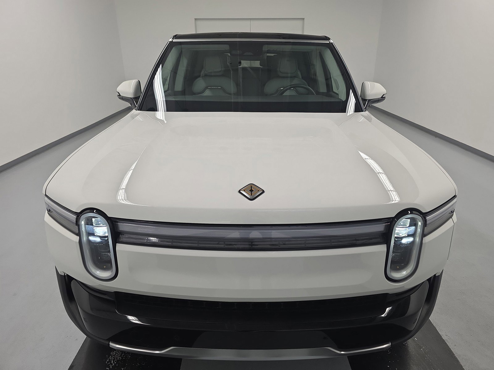 Used 2025 Rivian R1S Adventure AWD/4WD image 8