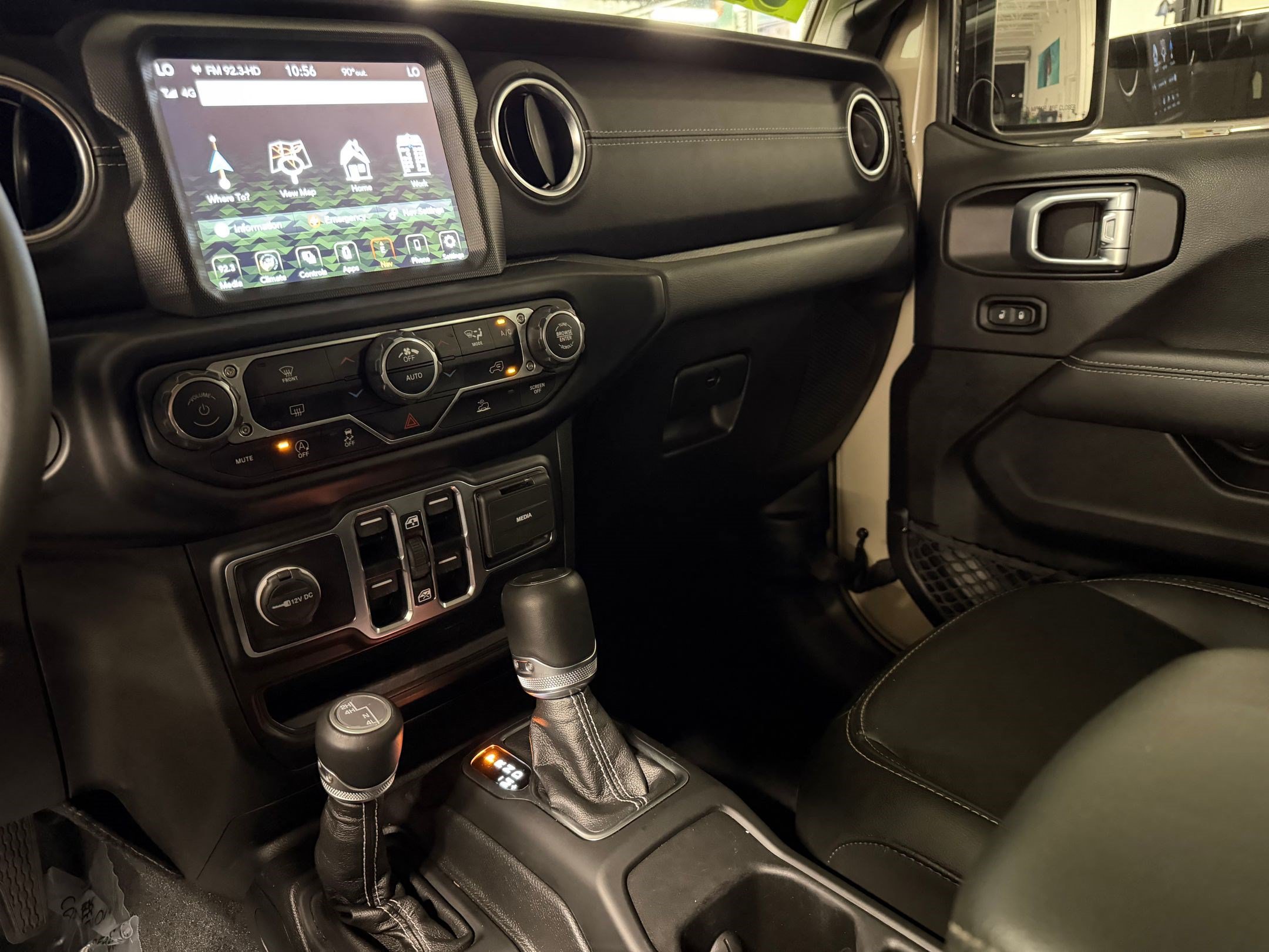 Used 2022 Jeep Gladiator Overland w/ Popular Equipment Package AWD/4WD image 34