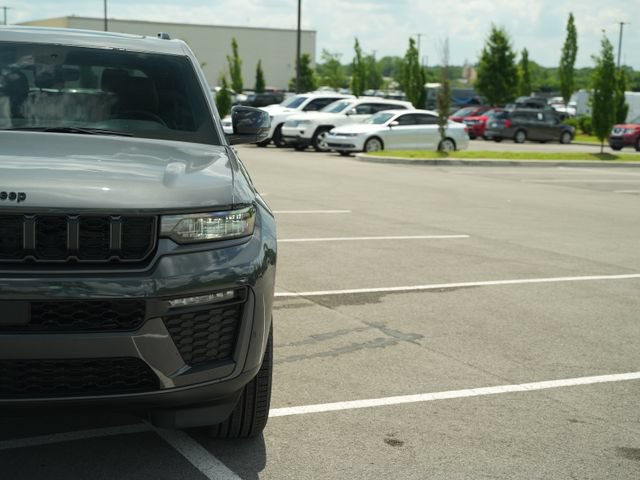 New 2026 Jeep Grand Cherokee L Limited w/ Limited Altitude Package AWD/4WD image 44
